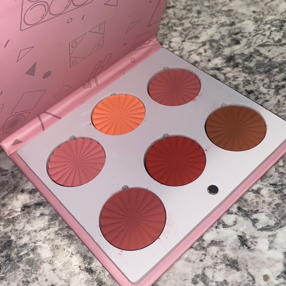 BEAND NEW OFRA Charm Your Cheeks Blush Palette - Picture 3 of 4